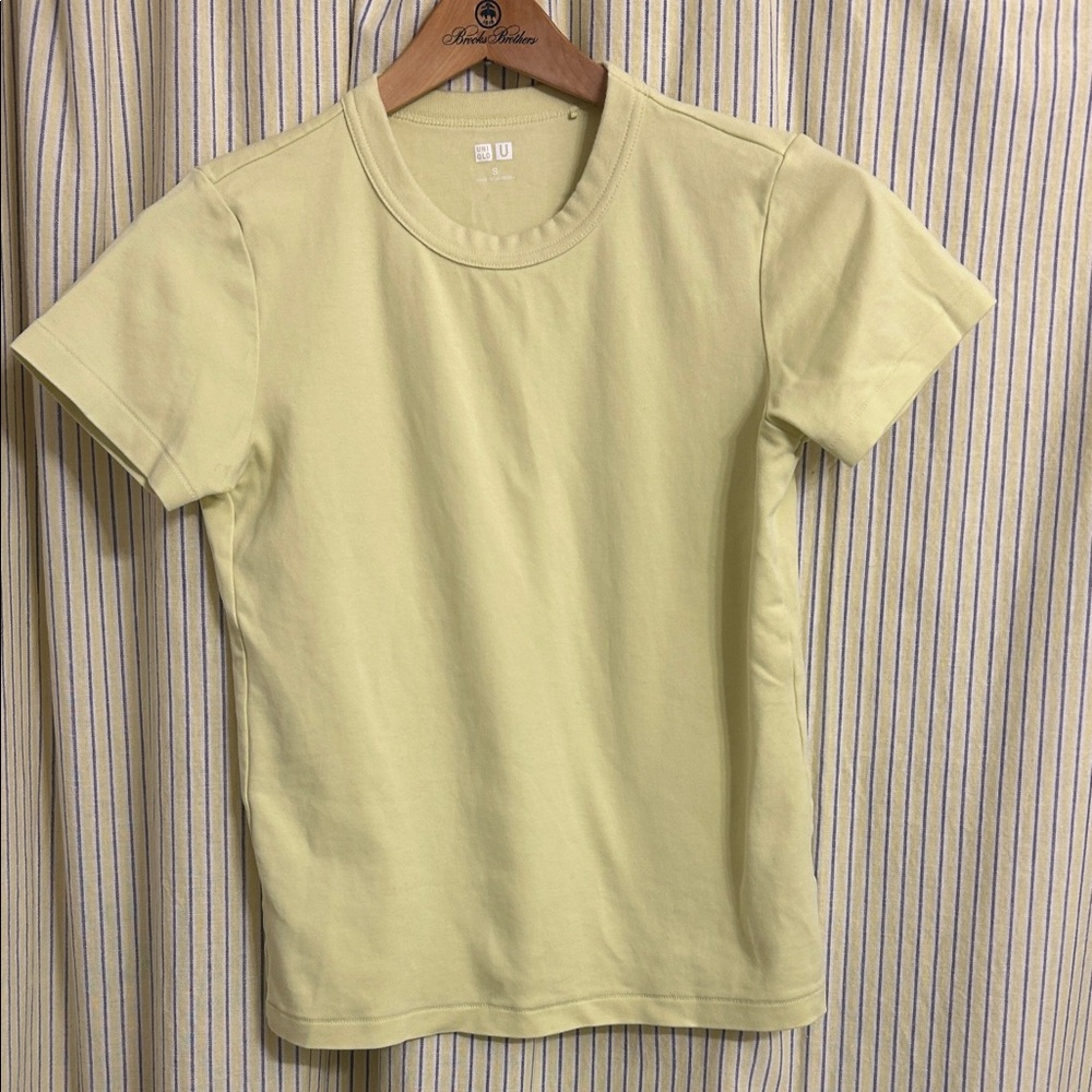 Uniqlo Soft Yellow Crew Neck Tee